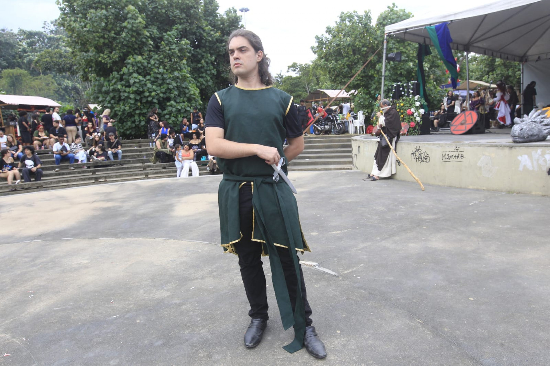 Vinicius Moreira aproveitou a Feira Medieval com os amigos - Reginaldo Pimenta / Agência O Dia