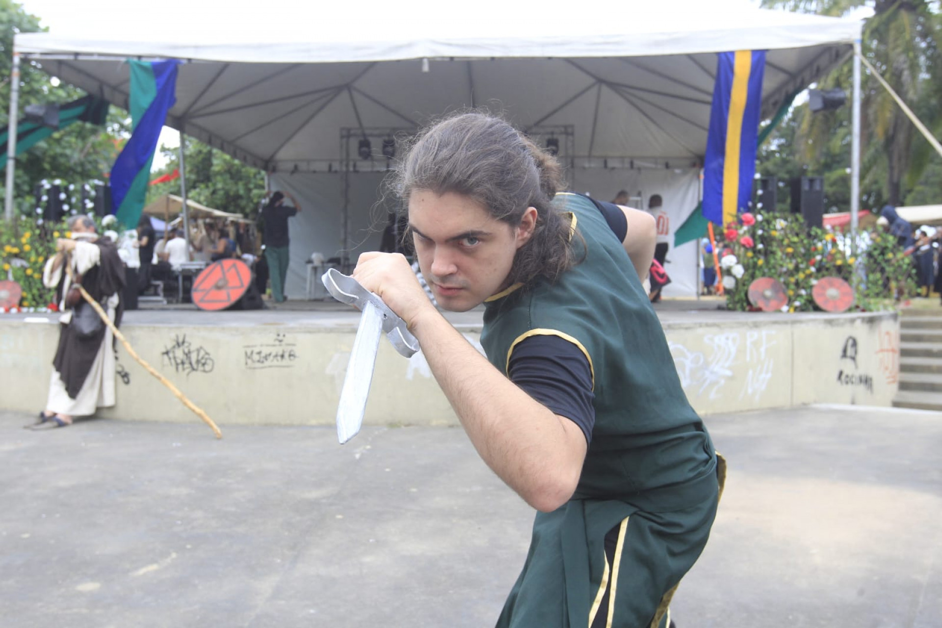 Vinicius Moreira aproveitou a Feira Medieval com os amigos - Reginaldo Pimenta / Agência O Dia