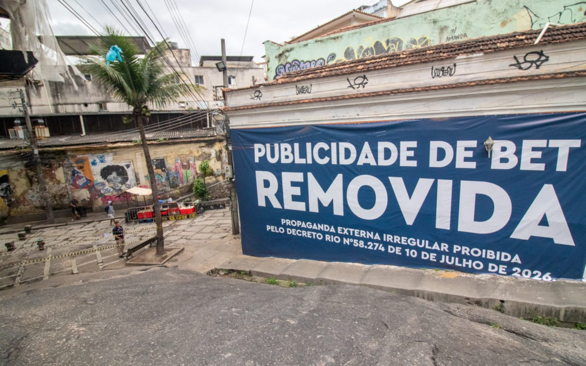 Publicidade de bets coberta pela prefeitura, que vetou a partir de hoje propagandas do tipo em espaços públicos da cidade do Rio de Janeiro - Érica Martin/Agência O DIA