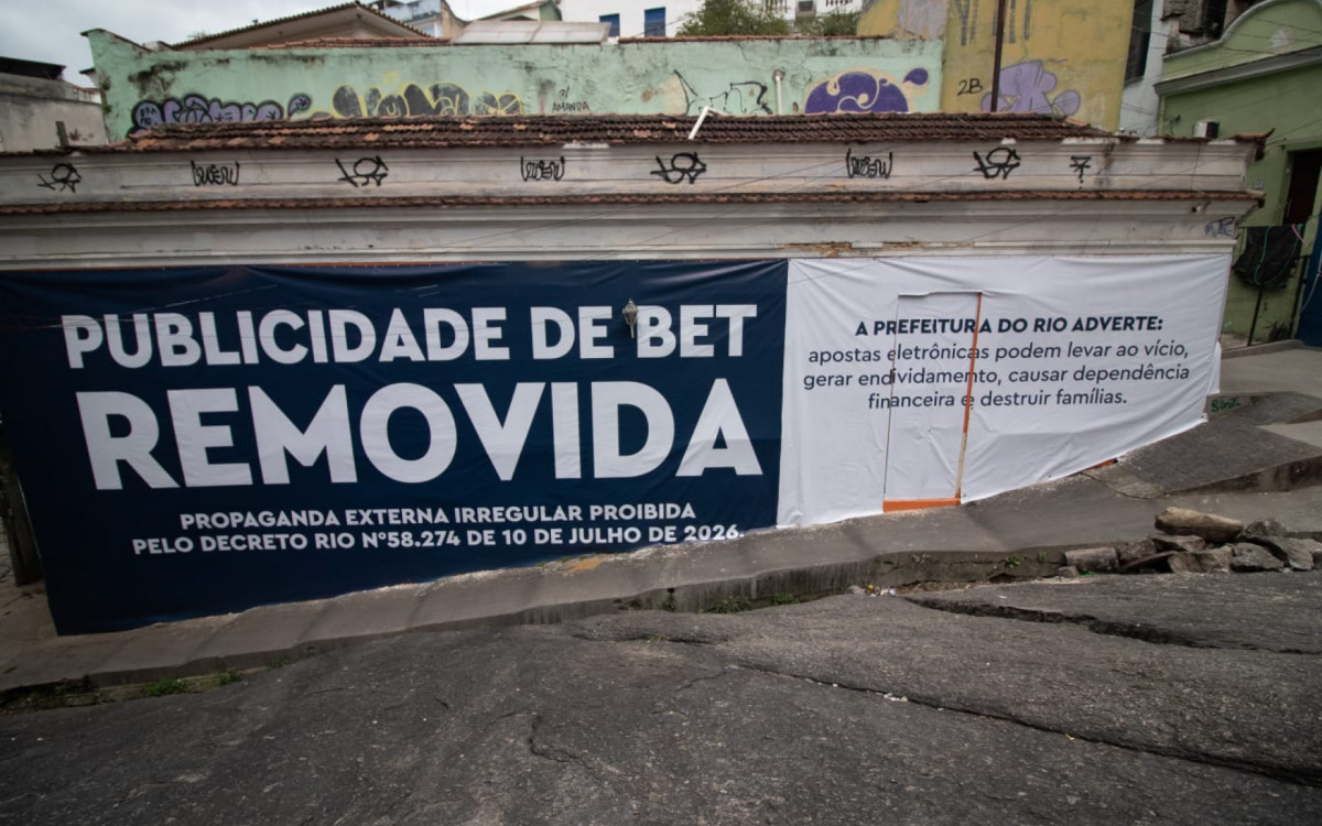 Publicidade de bets coberta pela prefeitura, que vetou a partir de hoje propagandas do tipo em espaços públicos da cidade do Rio de Janeiro - Érica Martin/Agência O DIA