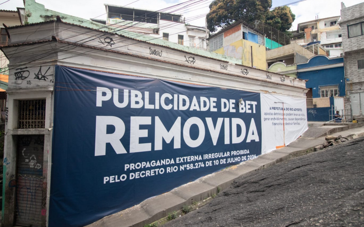 Publicidade de bets coberta pela prefeitura, que vetou a partir de hoje propagandas do tipo em espaços públicos da cidade do Rio de Janeiro - Érica Martin/Agência O DIA