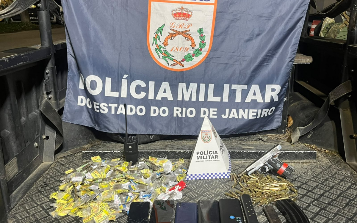 Foram apreendido Pistola .45, carregadores, celulares, rádio transmissor, drogas e munições pelo Bope em Vargem Grande