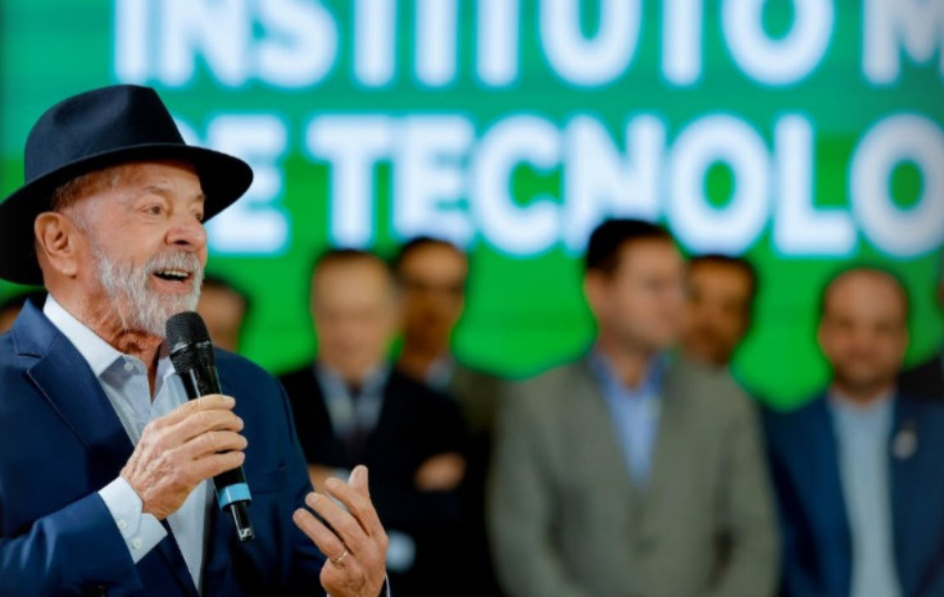 Lula diz que taxa de Trump no Estreito de Ormuz seria 