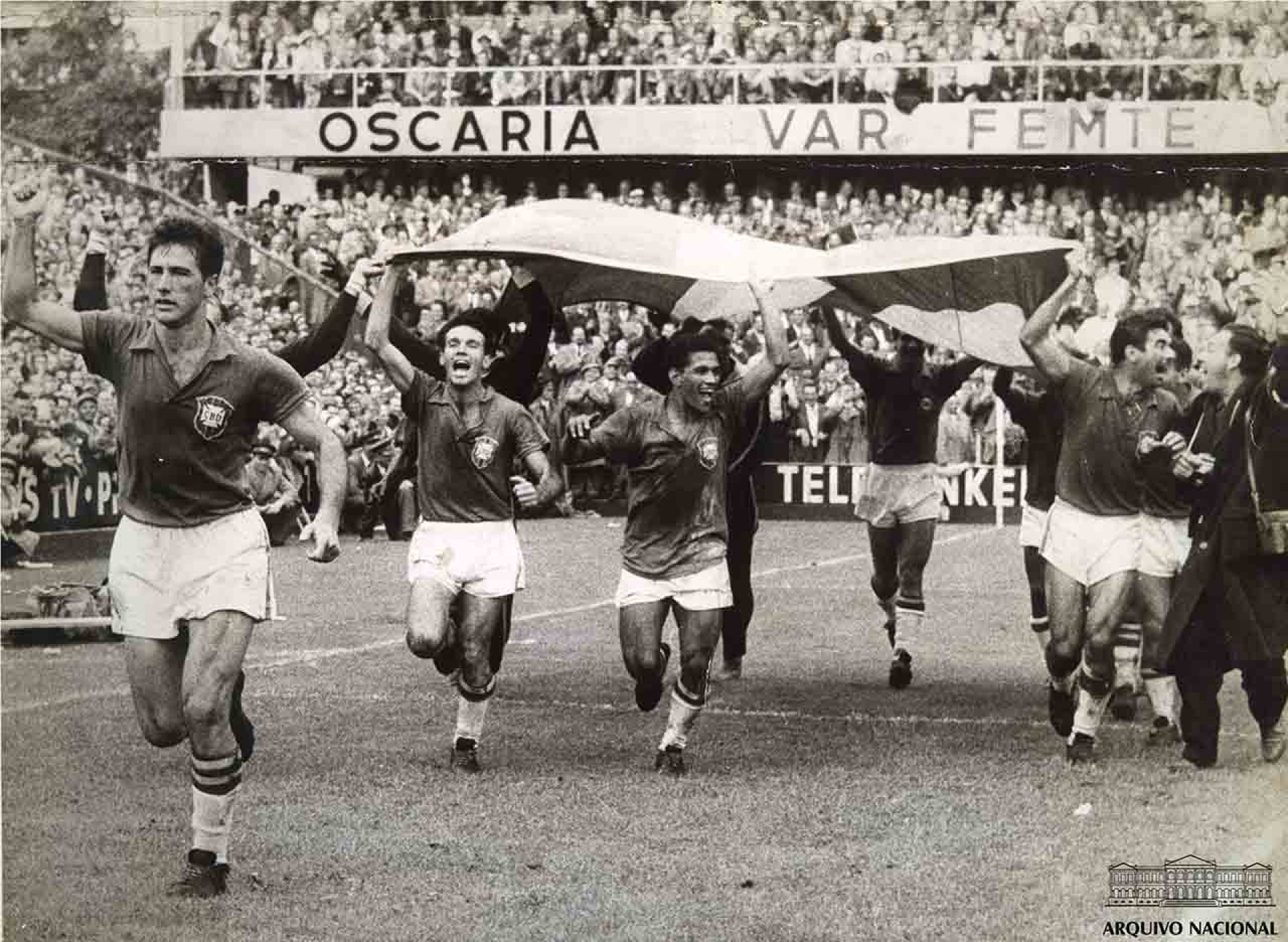 Jornal americano publica obitu&aacute;rio de Garrincha 43 anos depois da morte do jogador