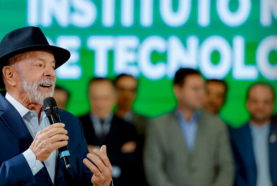 Lula diz que taxa de Trump no Estreito de Ormuz seria 'pirataria'
