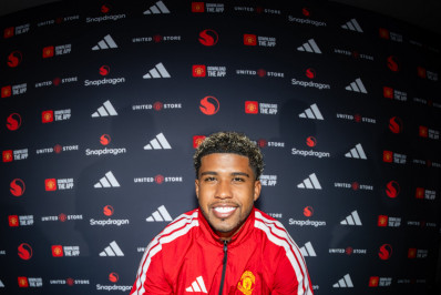Manchester United anuncia ex-Vasco Andrey Santos e acerta com mais um
