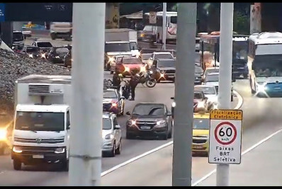 Acidentes com moto deixam feridos na Avenida Brasil