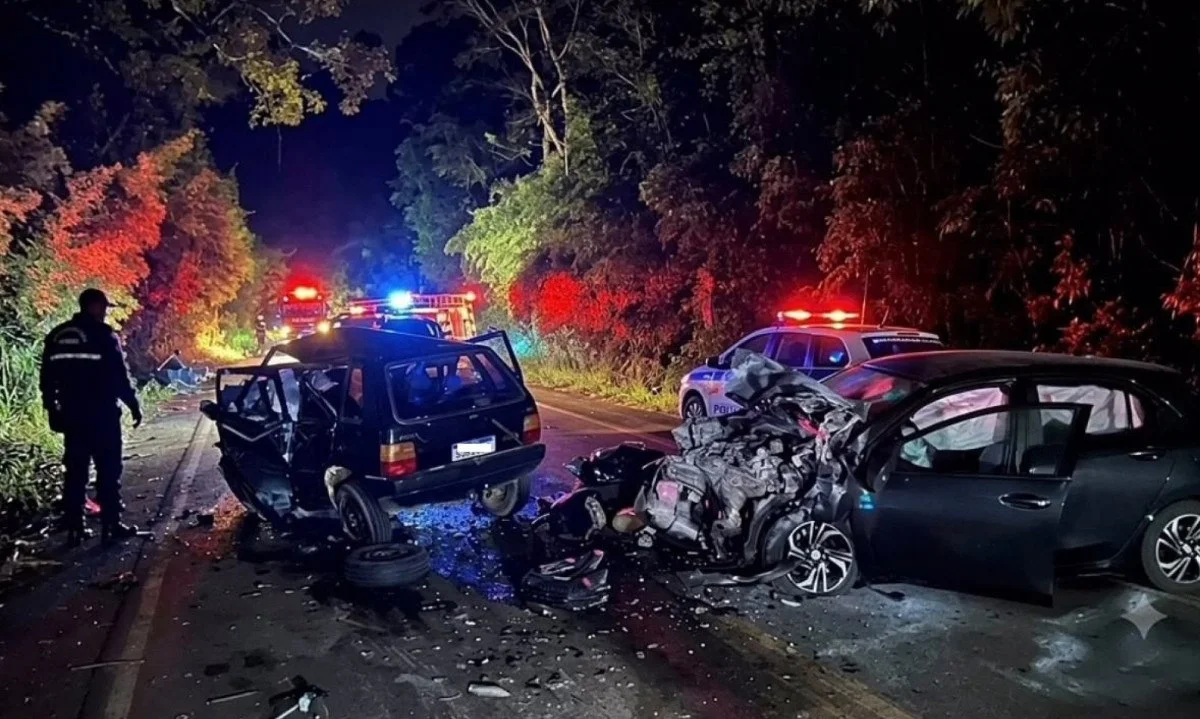 Colisão frontal deixa criança e três adultos mortos no interior de MG