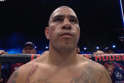 Alex Poatan confirma permanência no peso-pesado e projeta retorno ao UFC em novembro