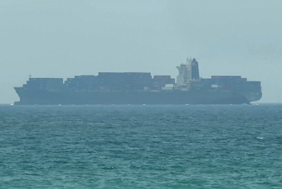 EUA bombardeiam Irã e Teerã reage com ataques no Golfo