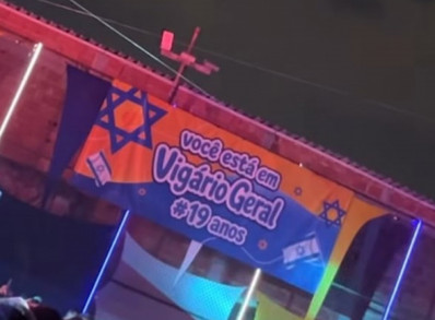 Bandidos esbanjam fuzis durante festa em Vigário Geral; veja imagens