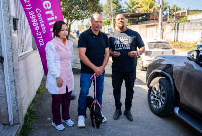 Deputado Guilherme Delaroli adota cadela vítima de zoofilia em Itaboraí
