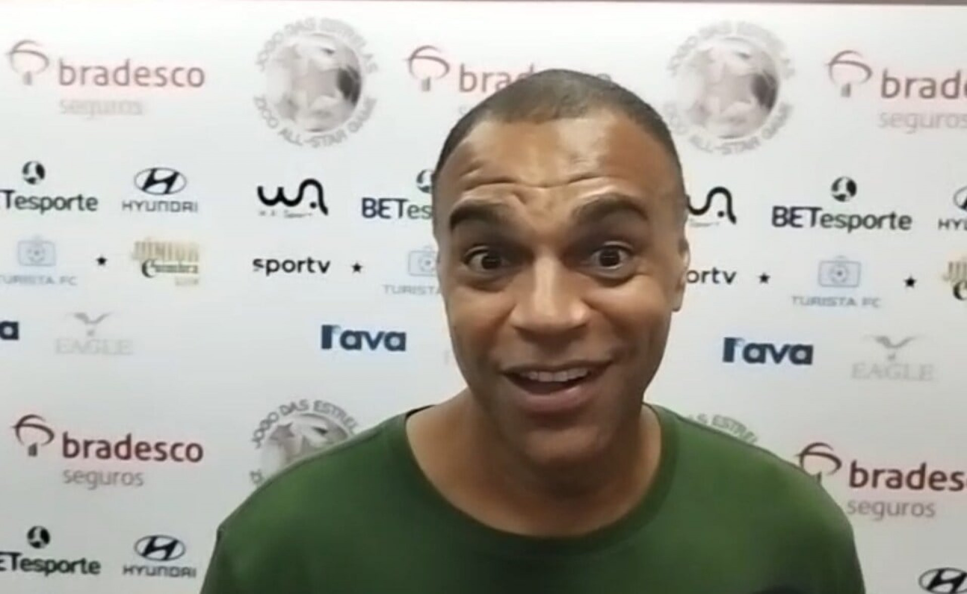 Pentacampe&atilde;o Den&iacute;lson critica postura de jogadores ap&oacute;s queda do Brasil na Copa