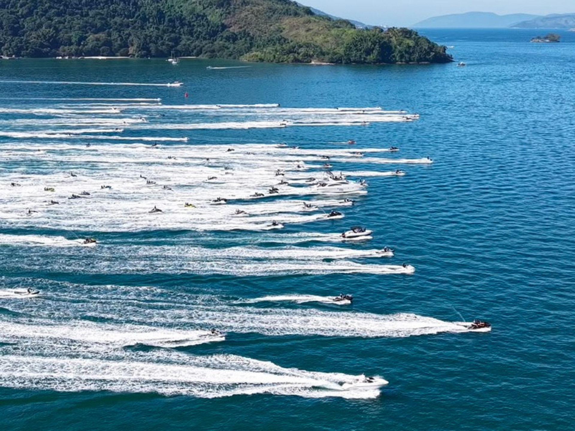 Mar de Angra, cen&aacute;rio bel&iacute;ssimo para o Yamaha Day - Divulga&ccedil;&atilde;o/PMAR