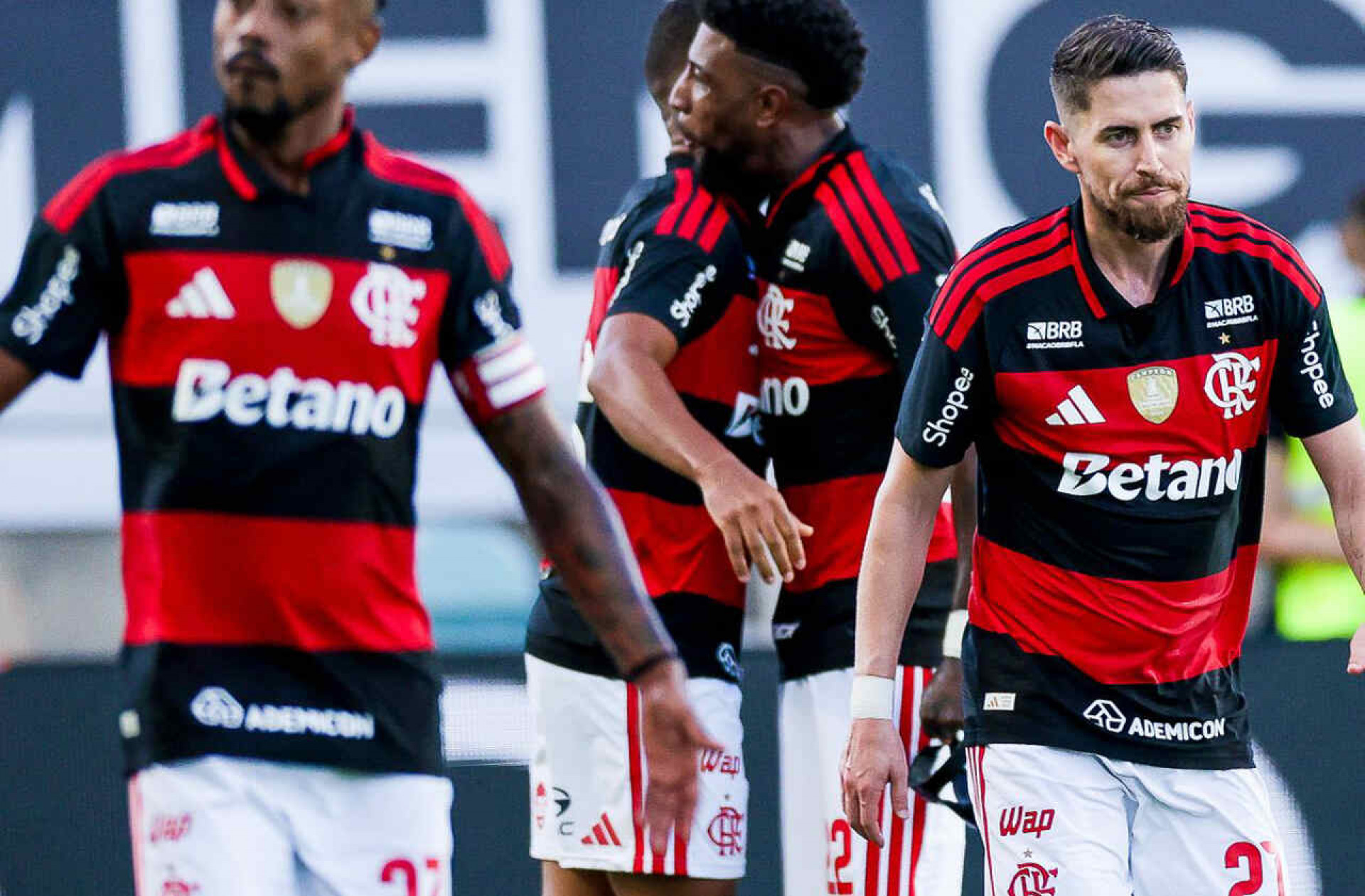 Jorginho exalta jovens do Flamengo e explica conselhos: “Tor&ccedil;o para que escutem bem”