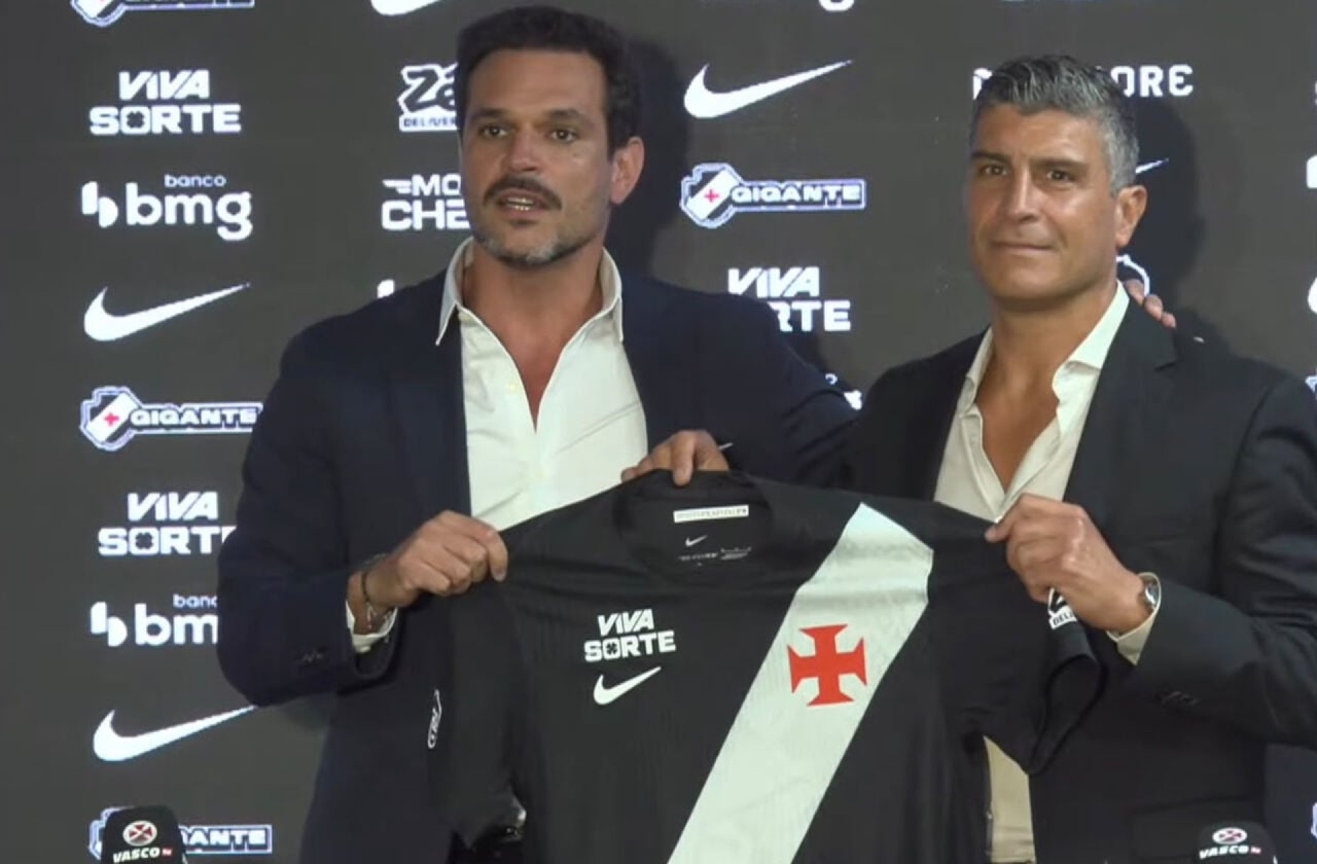 Pedro Emanuel chega ao Vasco e mira voos mais altos com atual elenco
