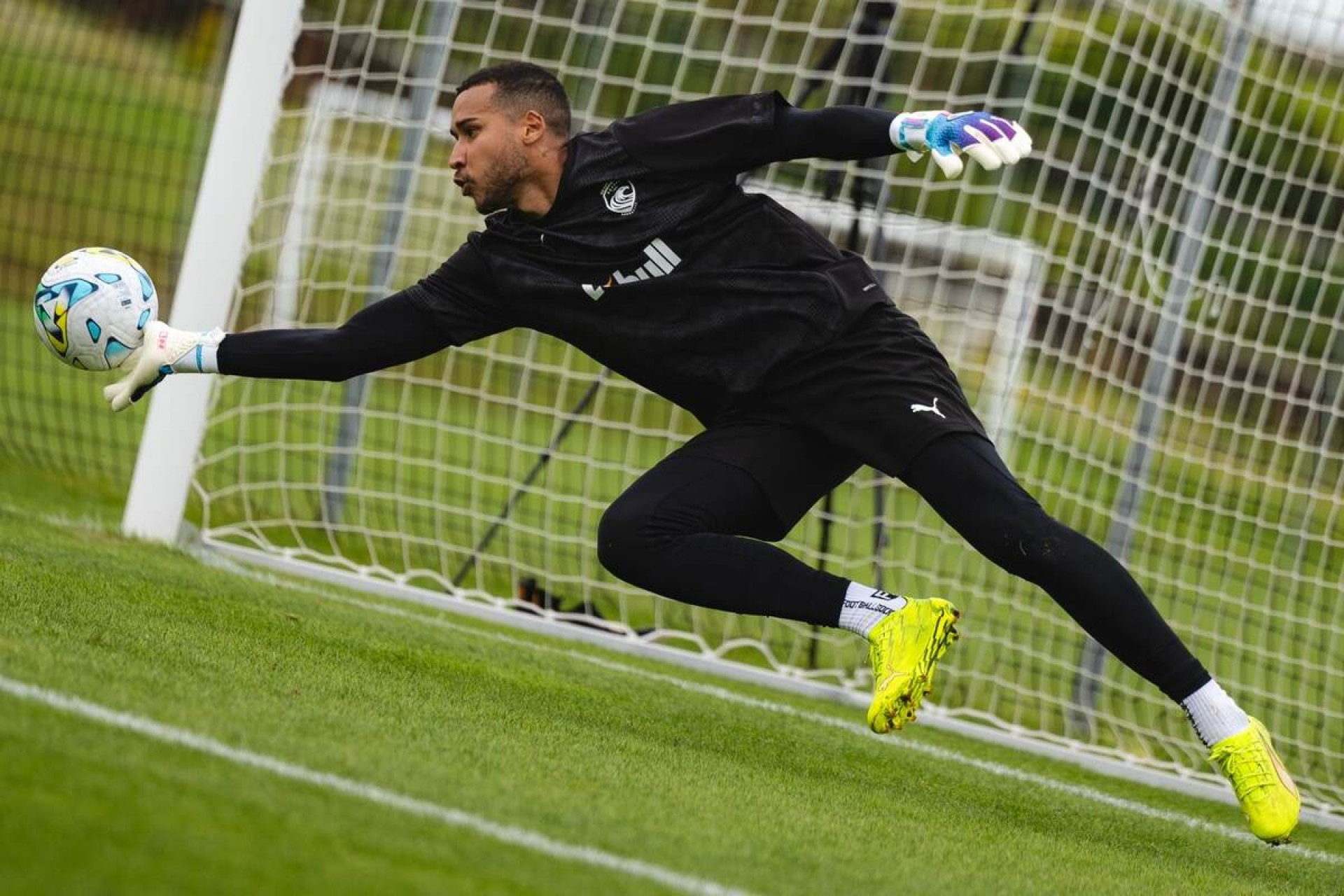 Botafogo inclui joia da base em negocia&ccedil;&atilde;o para contratar Gabriel Batista