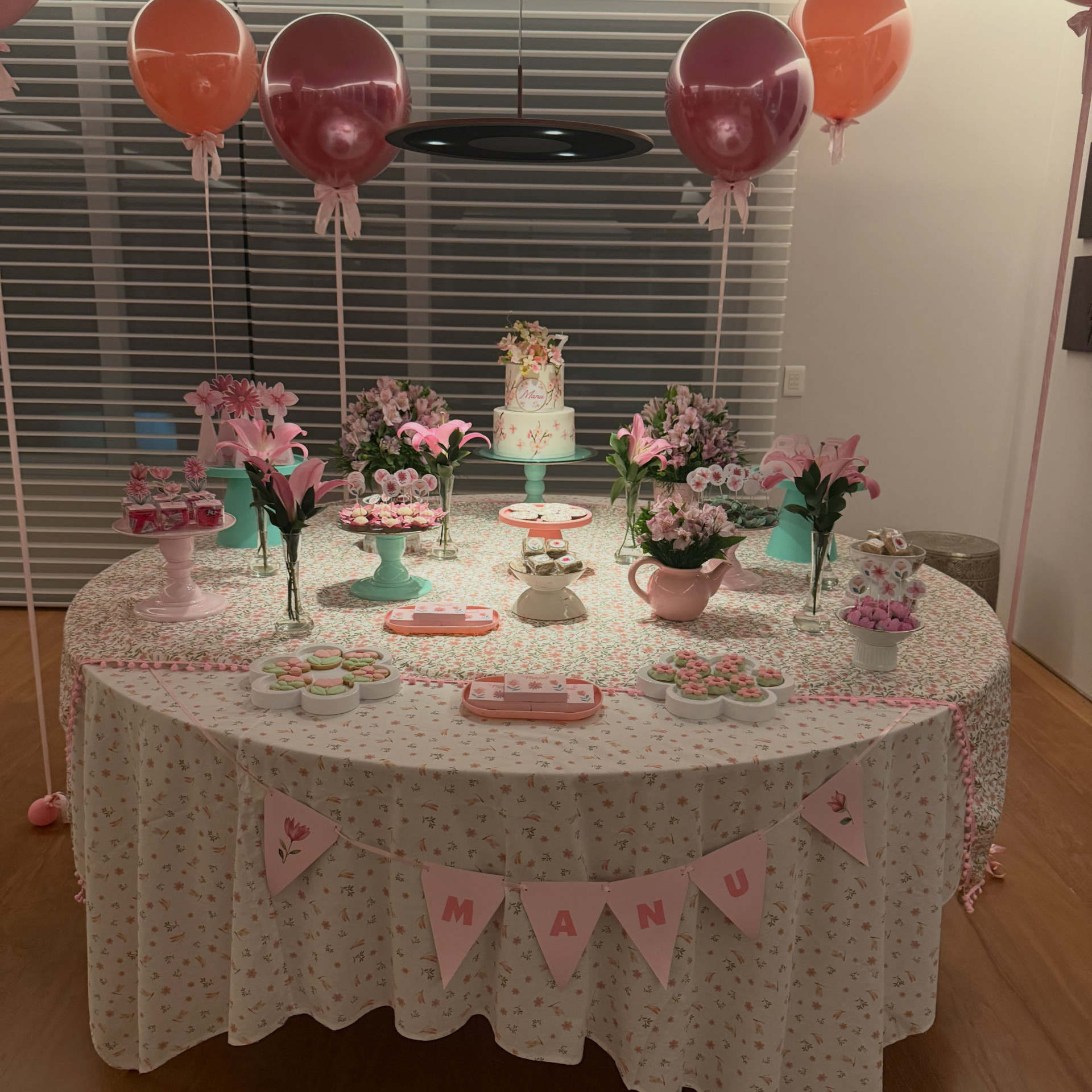 Mesa decorada do aniversário de Manuella - Reprodução/Instagram