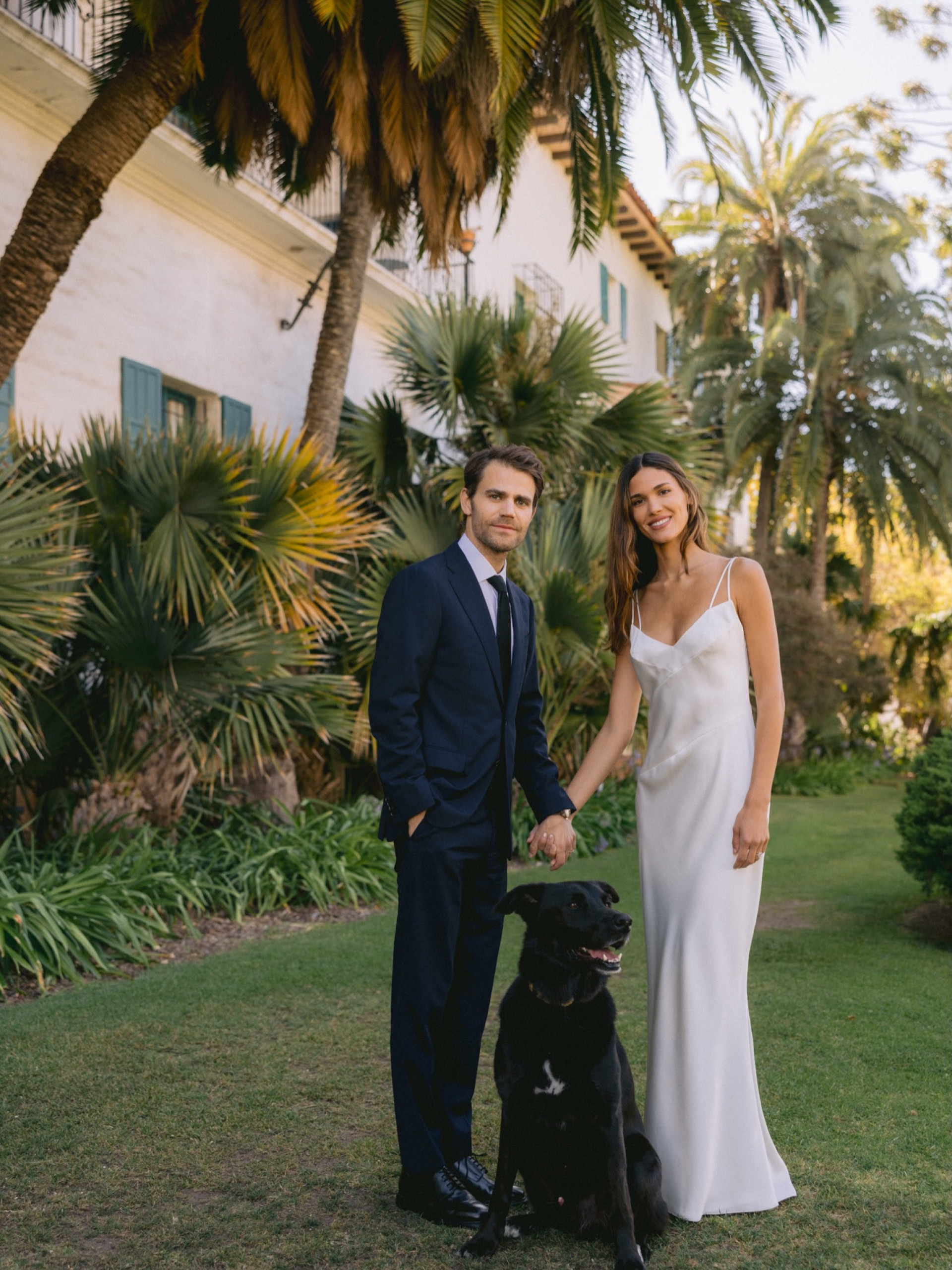 Cachorro de Paul Wesley e Natalie Kuckenburg participou da cerimônia - Reprodução/Instagram