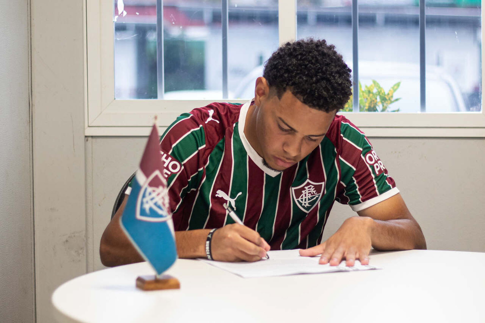 Fluminense renova com Marcos Paulo, do sub-20