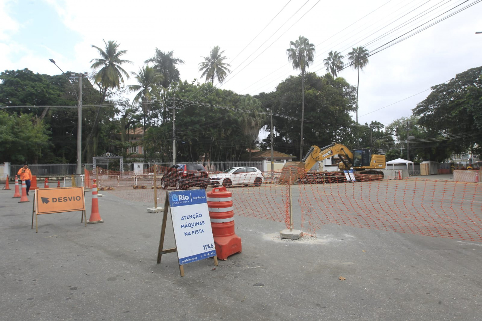 Equipes realizam obras de substituição de drenagem na Rua General Canabarro, no Maracanã, na Zona Norte do Rio - Reginaldo Pimenta / Agência O DIA