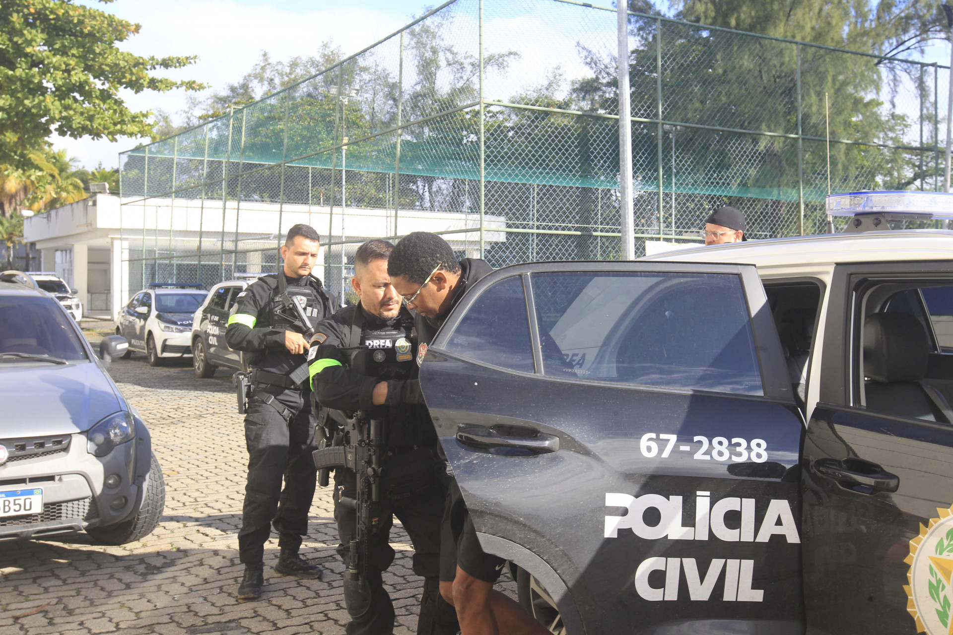 As pol&iacute;cias Civil e Militar realizaram fase da Opera&ccedil;&atilde;o Conten&ccedil;&atilde;o, em Jacarepagu&aacute; - Reginaldo Pimenta/Ag&ecirc;ncia O Dia