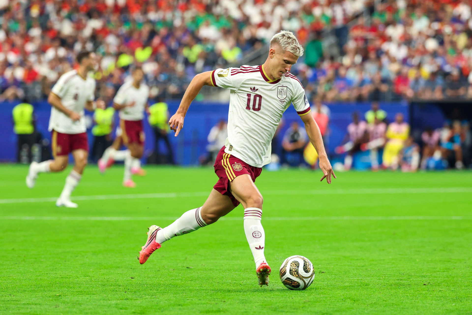 Dani Olmo, jogador da Espanha, durante a partida da semifinal da Copa do Mundo da FIFA entre França x Espanha, no Estádio de Dallas, no Texas, Estados Unidos, nesta terça-feira (14). - William Volcov/Parceiro/Agência O Dia