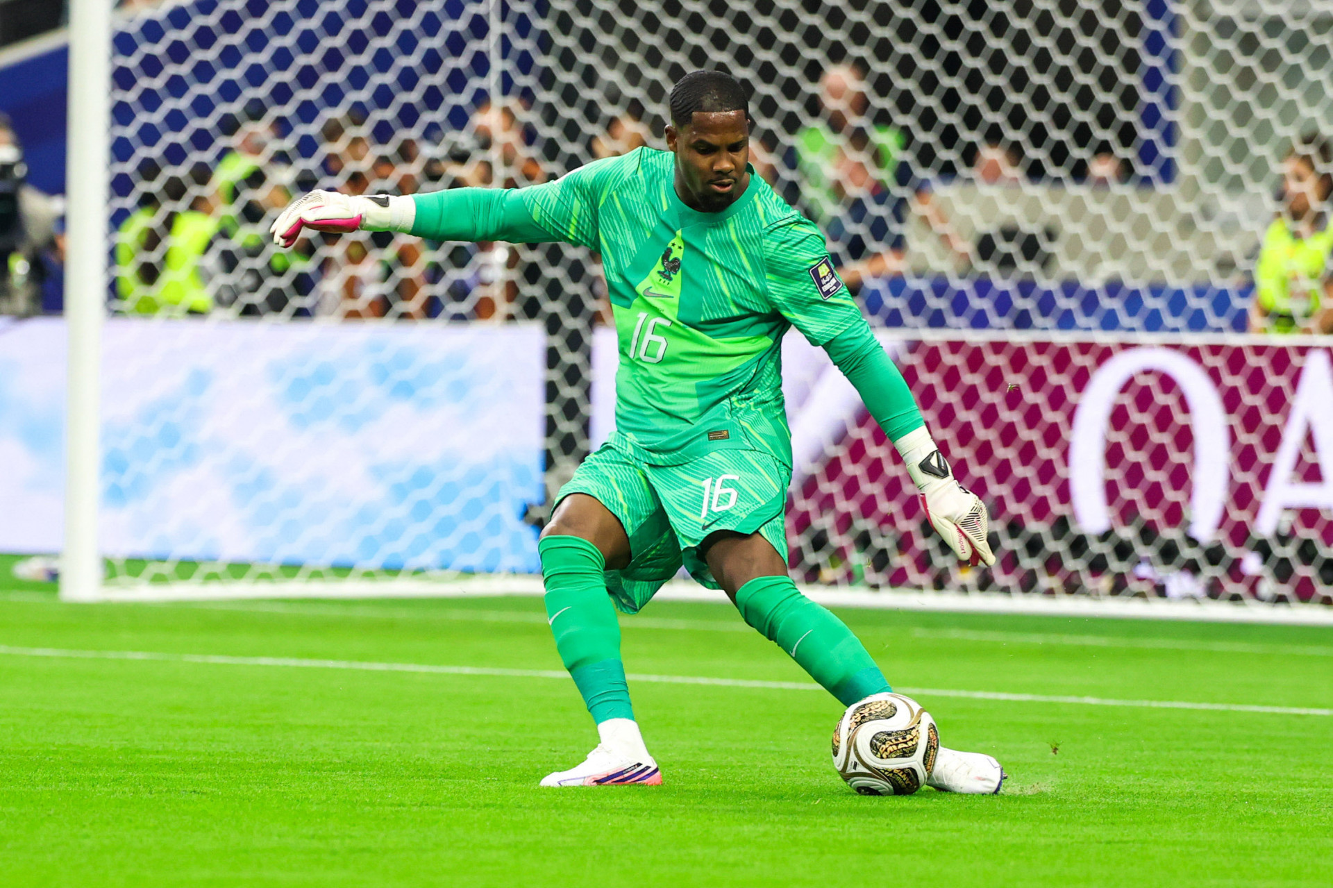 Mike Maignan, goleiro da França, durante a partida da semifinal da Copa do Mundo da FIFA entre França x Espanha, no Estádio de Dallas, no Texas, Estados Unidos, nesta terça-feira (14). - William Volcov/Parceiro/Agência O Dia