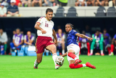 Olise vira principal 'vilão' por derrota na Copa em imprensa francesa