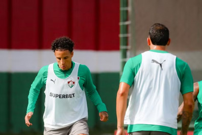 Arana volta aos treinos e pode reforçar o Flu no Brasileirão