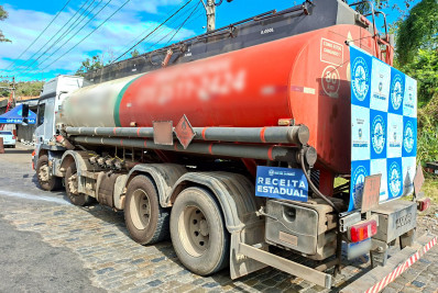 Caminhão com 15 mil litros de óleo diesel é apreendido em Levy Gasparian