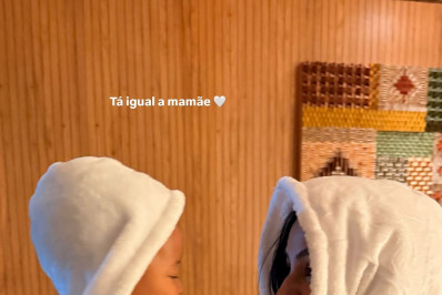 Carol Peixinho combina look de inverno com o filho
