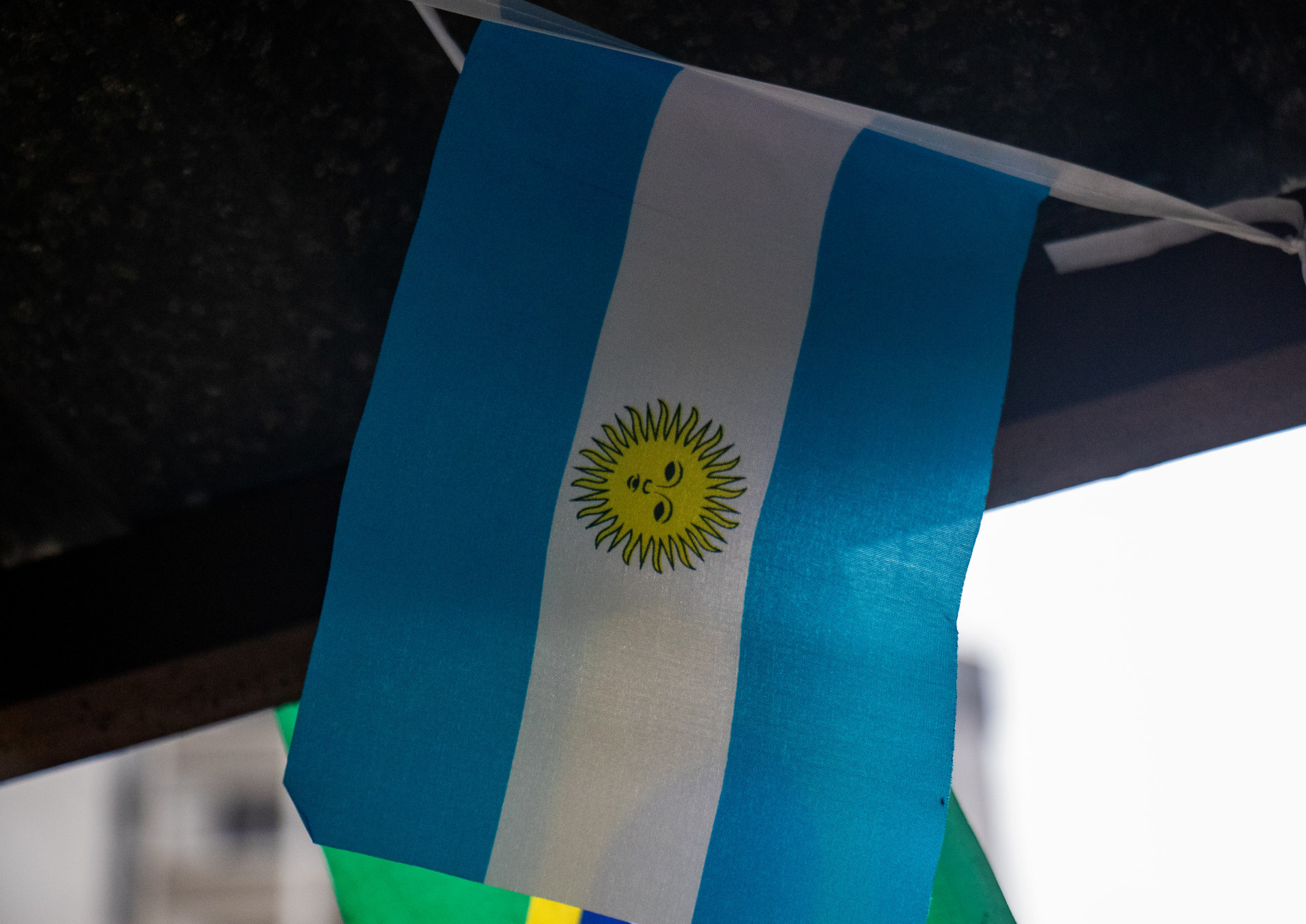 Bandeira da Argentina na Praça Roberto Vaz da Costa, no Bairro Argentino - Érica Martin/Agência O Dia