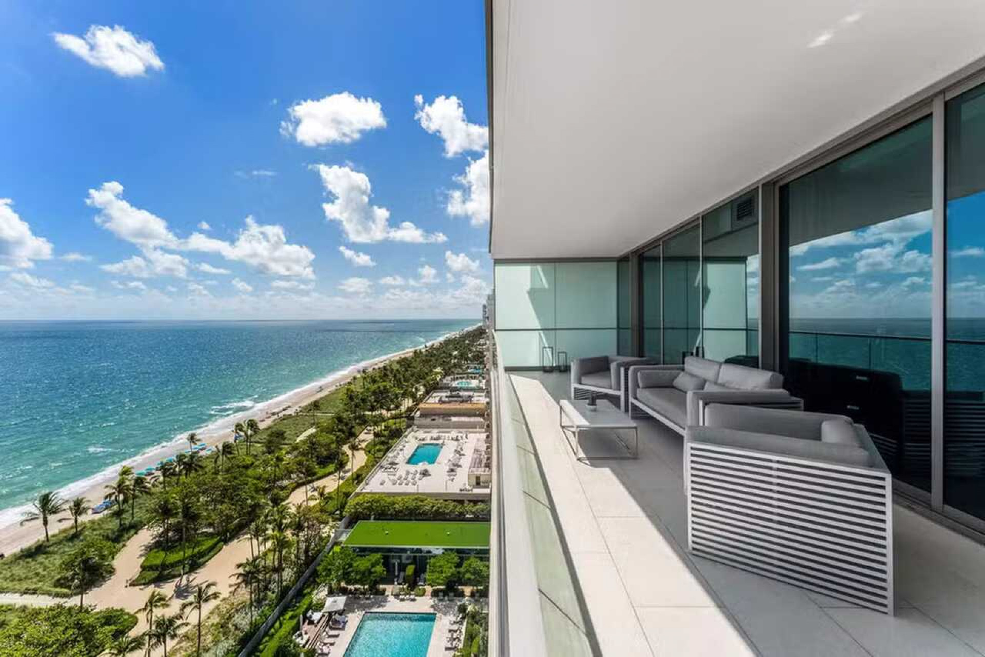 Kak&aacute; compra apartamento de luxo de R$ 44 milh&otilde;es em Miami; veja