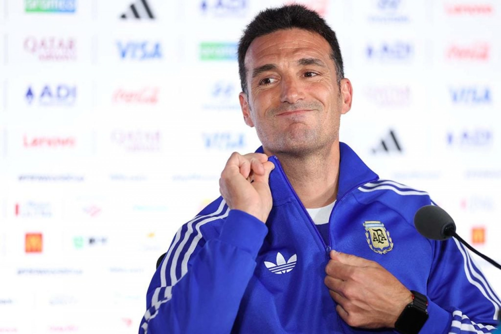 Scaloni deixa contexto hist&oacute;ria para tr&aacute;s e acredita em evolu&ccedil;&atilde;o f&iacute;sica da Argentina