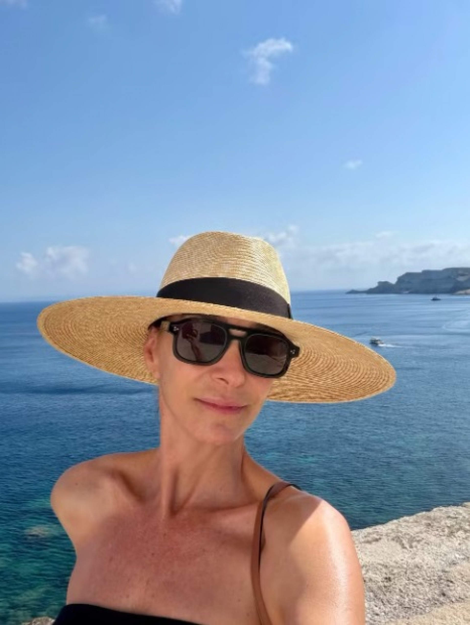 Mônica Martelli abre álbum de férias em ilha paradisíaca na França - Reprodução Instagram