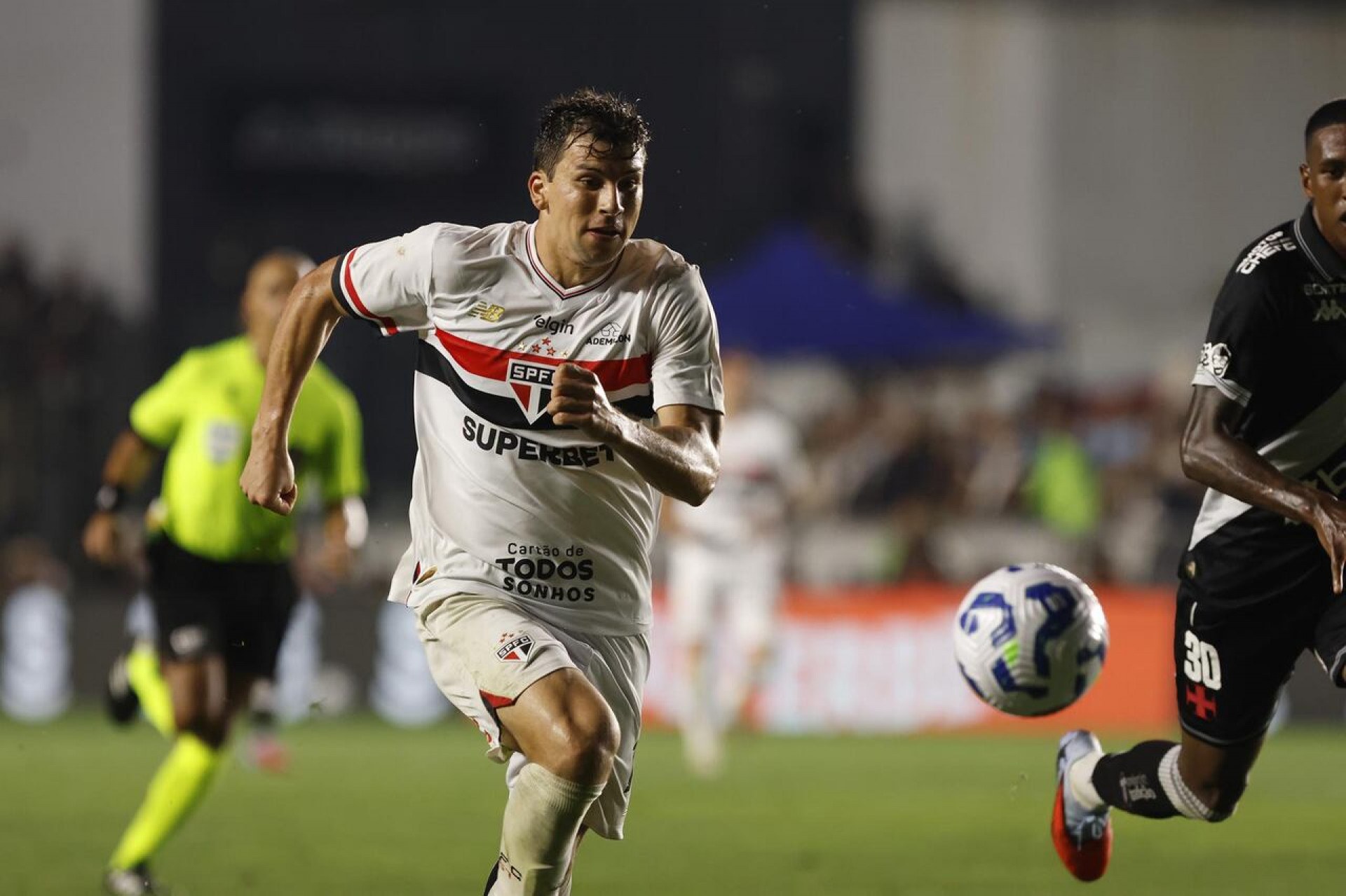 S&atilde;o Paulo encaminha empr&eacute;stimo de Tapia para time dos Estados Unidos
