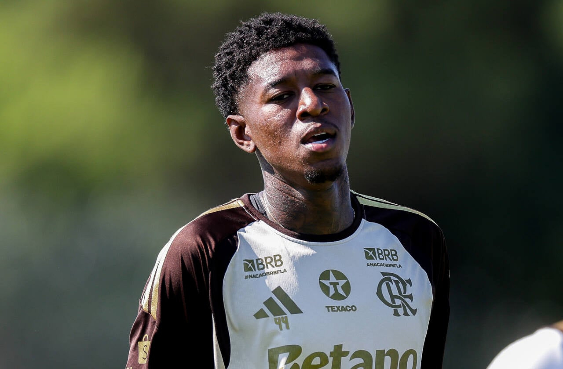 Vit&atilde;o refor&ccedil;a briga por vaga na defesa do Flamengo e valoriza amistosos: “Avalia&ccedil;&atilde;o positiva”