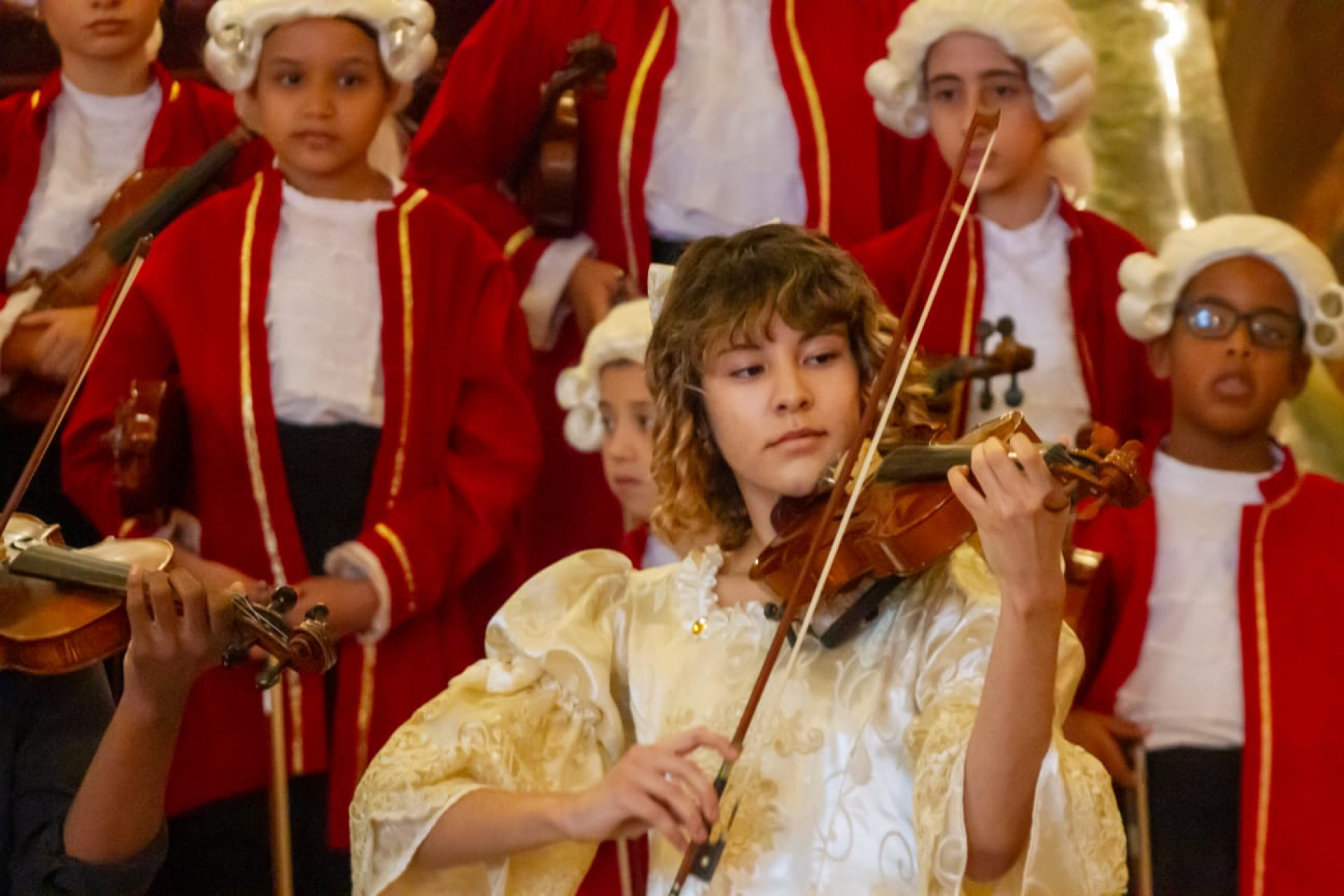 Os Pequenos Mozart e Amadeus se apresentaram no aniversário de 117 anos do Theatro Municipal - Érica Marin / Agência O Dia