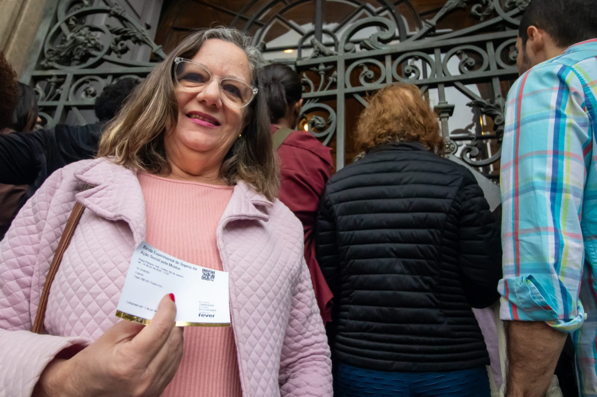 Sandra Moreira aproveitou para conhecer o Theatro Municipal pela primeira vez - Érica Marin / Agência O Dia