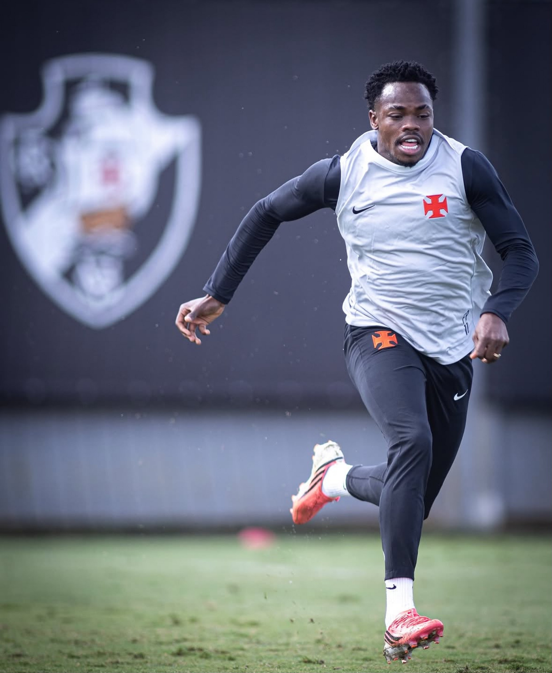 Andrés Gómez em treino do Vasco