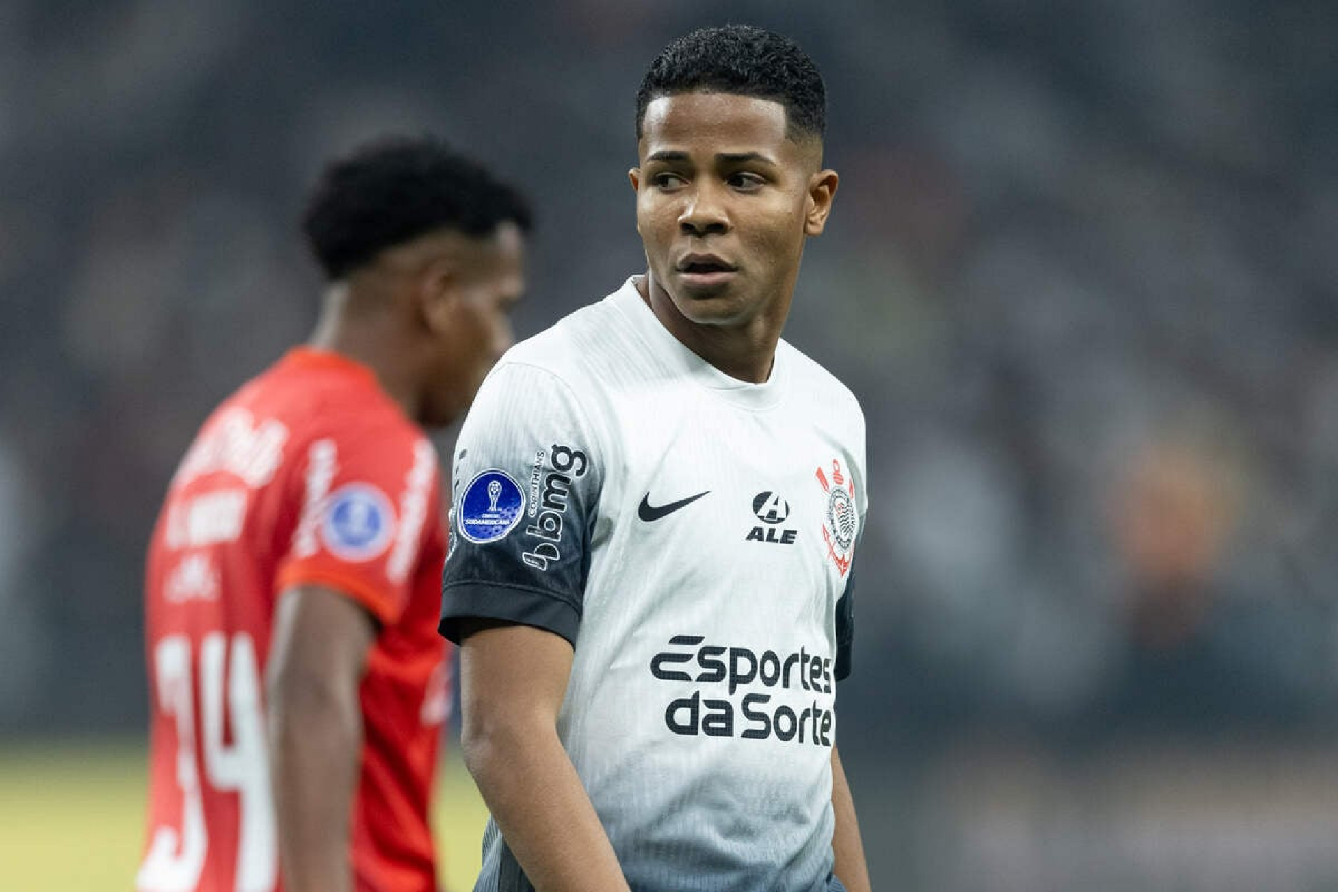 Corinthians encaminha acordo por Wesley, mas depende de fim dos transfer bans