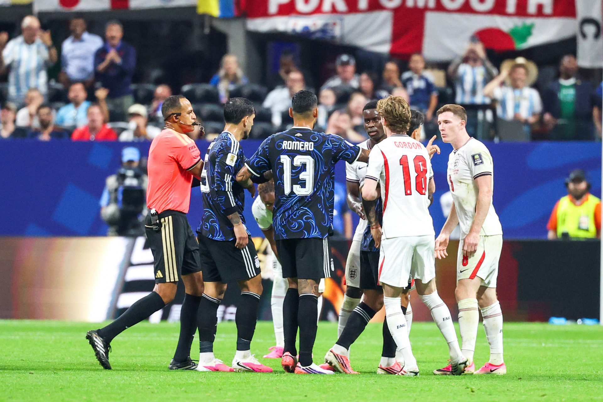 Inglaterra e Argentina se enfrentaram pela semifinal da Copa do Mundo de 2026 - William Volcov/Parceiro/Ag&ecirc;ncia O Dia