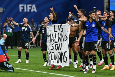 'As Malvinas são argentinas': jogadores celebram vitória com faixa