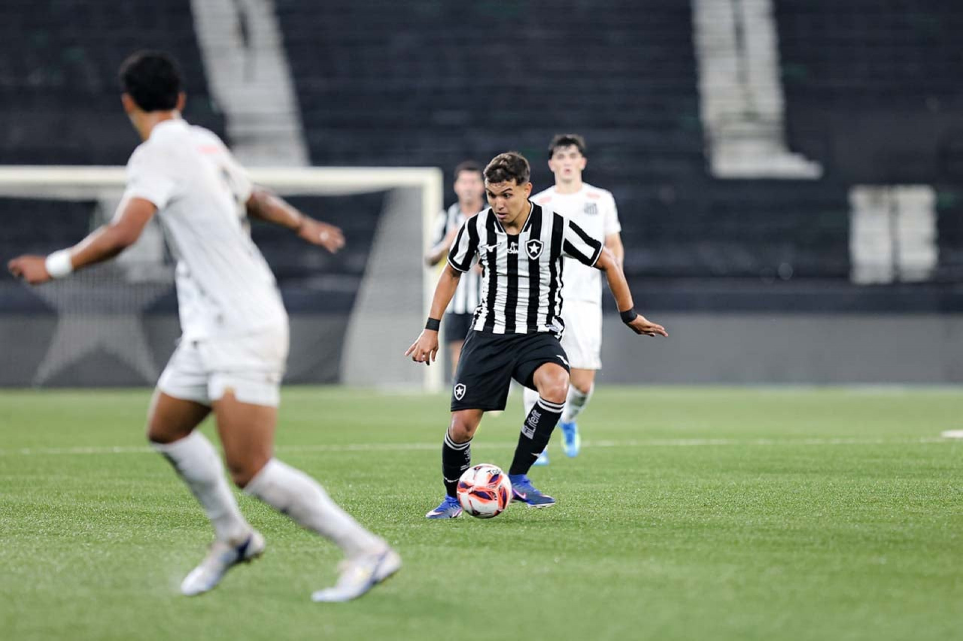 Santos perde para o Botafogo, mas avan&ccedil;a &agrave; semifinal do Brasileiro Sub-20