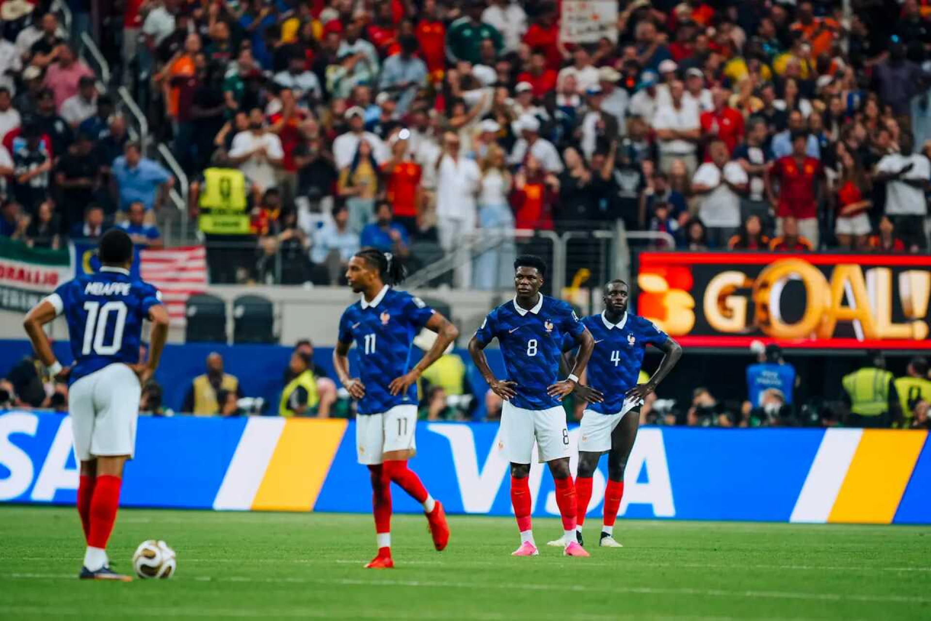 Elimina&ccedil;&atilde;o da Fran&ccedil;a na Copa do Mundo termina com mais de 160 pris&otilde;es em Paris e Lyon