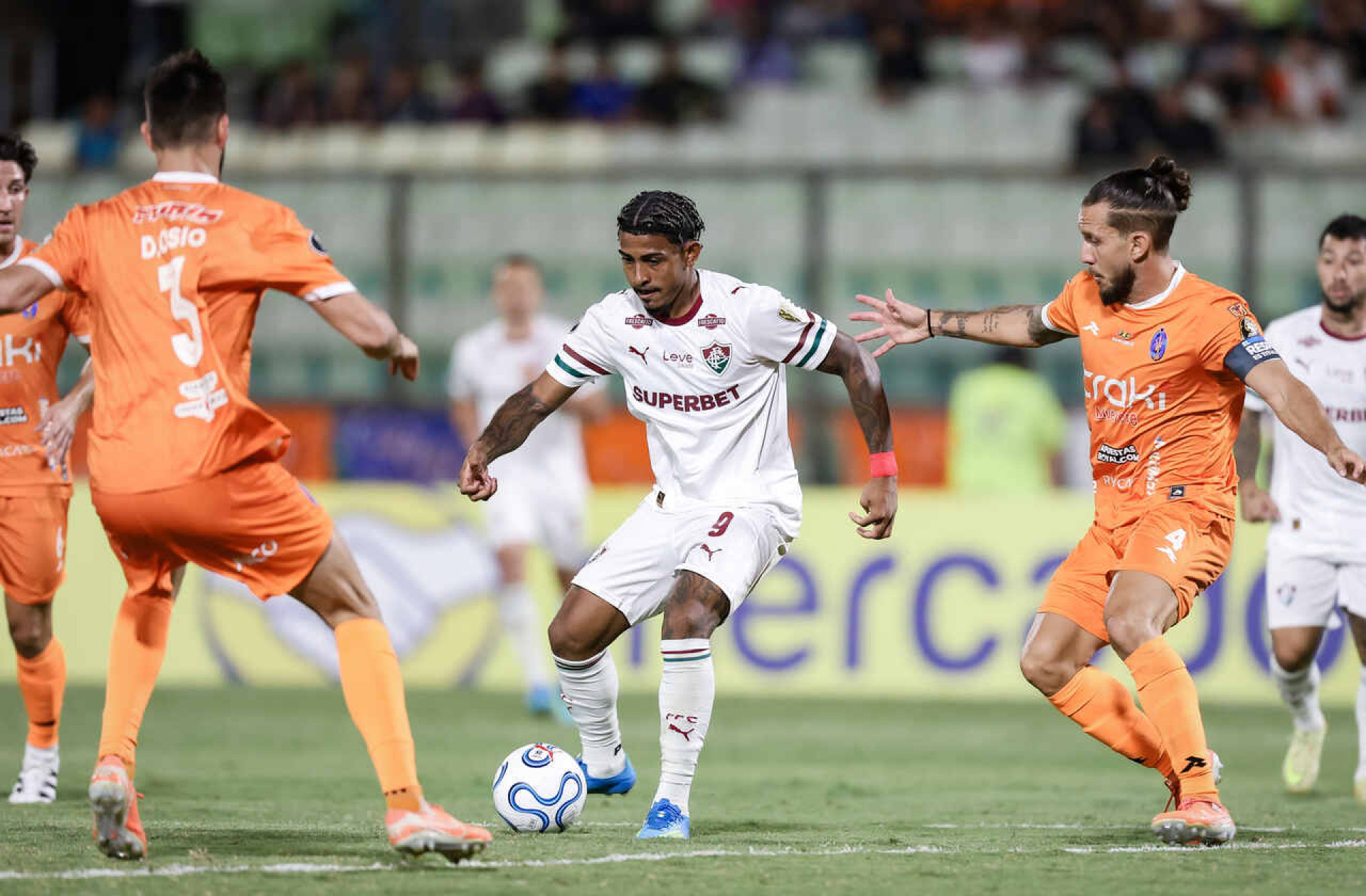 John Kennedy, artilheiro do Fluminense no ano, entra no radar de clube italiano