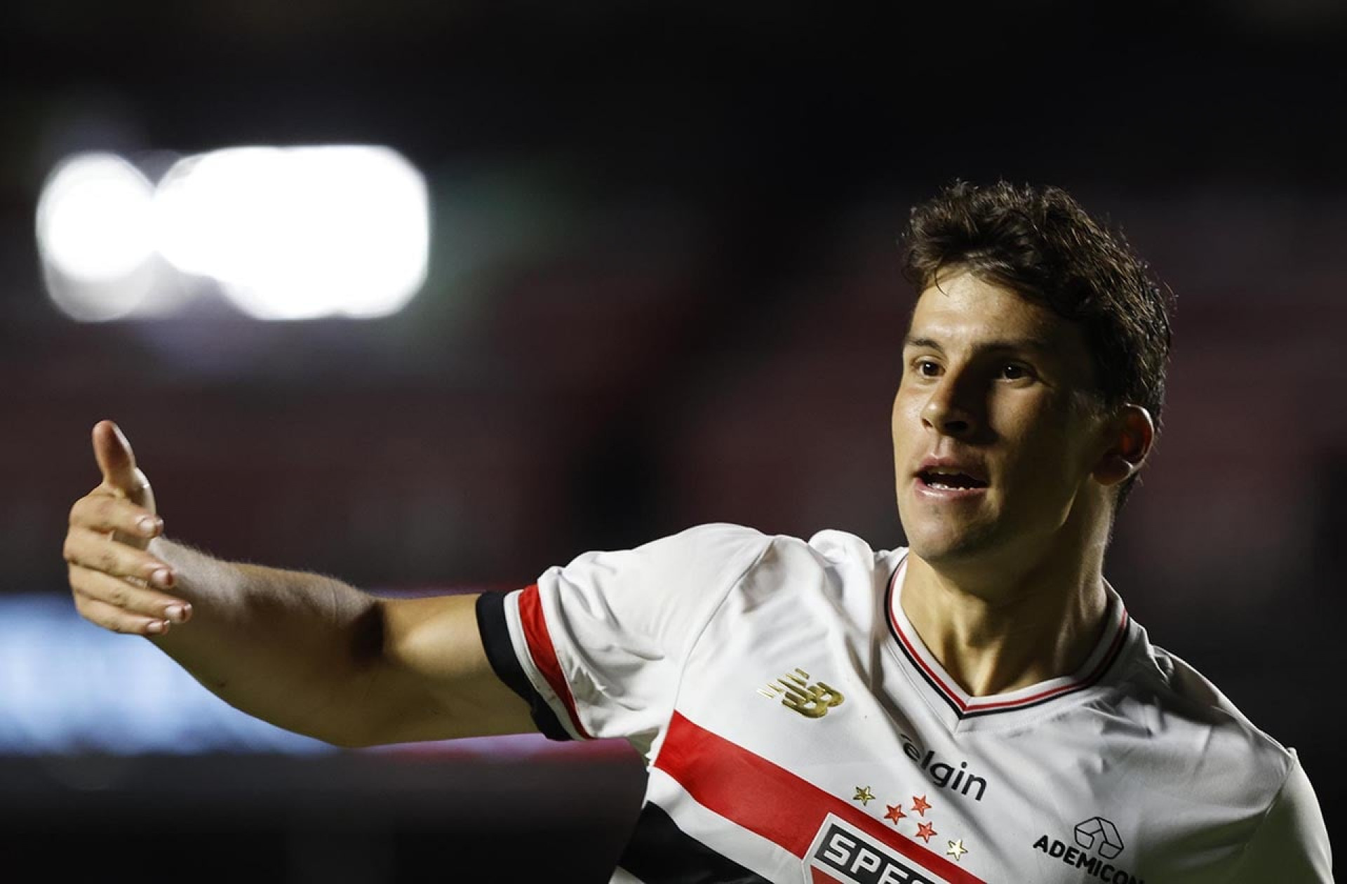 Barca? S&atilde;o Paulo acelera reformula&ccedil;&atilde;o e prepara novas sa&iacute;das nesta janela