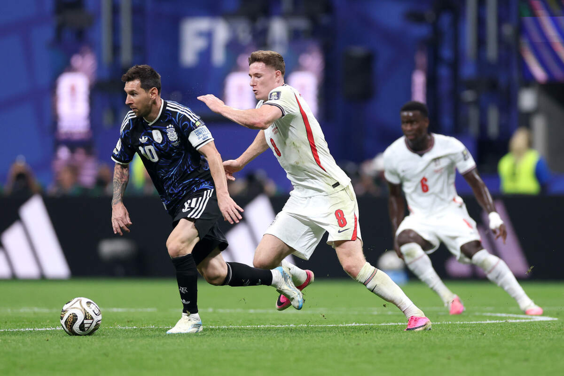 Messi valoriza virada &eacute;pica da Argentina sobre a Inglaterra: “Significa muito para n&oacute;s”
