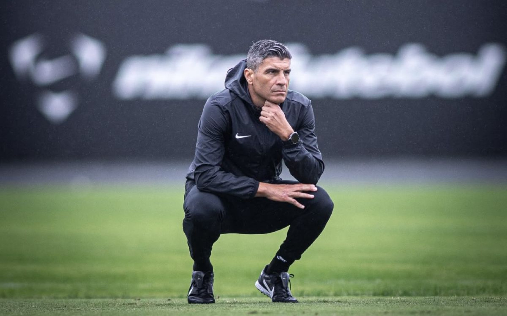 Pedro Emanuel em a&ccedil;&atilde;o durante treino do Vasco, no CT Moacyr Barbosa